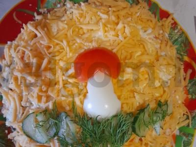 Sluoksniuotas salotas „Gribukas ant pievelės“ pagrindine nuotrauka