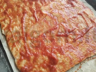 Namų pica su dešrelėmis ir kumpiu Žingsnis 1