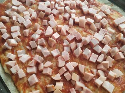 Namų pica su dešrelėmis ir kumpiu Žingsnis 2