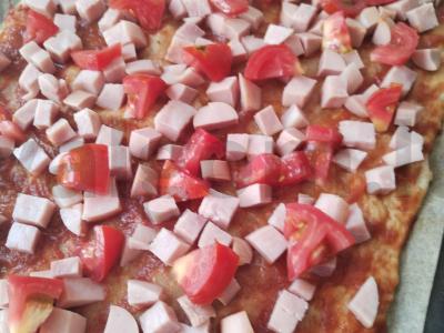 Namų pica su dešrelėmis ir kumpiu Žingsnis 3