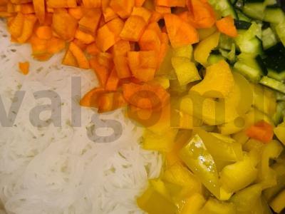 Salotas su funčozė ir vištiena Žingsnis 1