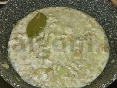 Vištienos krūtinėlės padažas su svogūnais ir lauro lapais Žingsnis 3