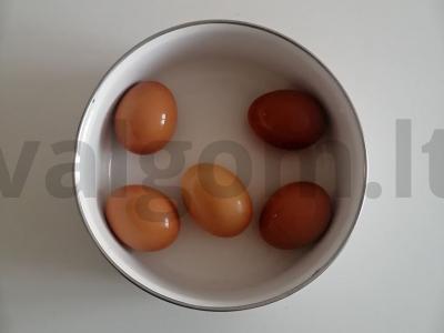 Sotūs salotas su kumpiu, kiaušiniais ir agurkais Žingsnis 3