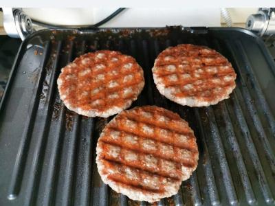 Namų burgeriai su kalakutienos kotletu Žingsnis 3