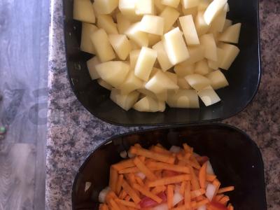 Vištienos sriuba su makaronais ir šviežiais žalumynais Žingsnis 2