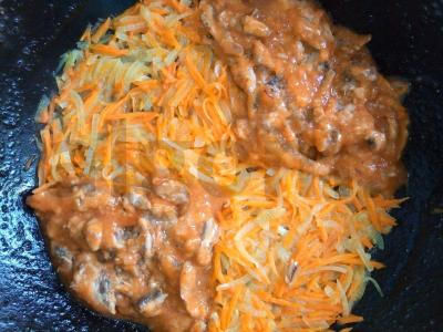 Perlų košė su silke pomidorų padaže ir daržovėmis Žingsnis 2