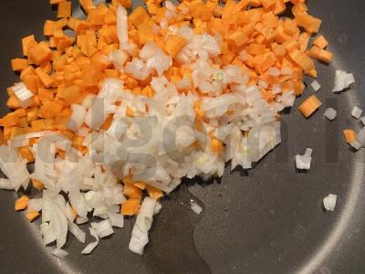 Sriuba su meatballs ir makaronais Žingsnis 1