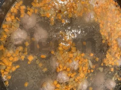 Sriuba su meatballs ir makaronais Žingsnis 3