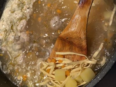 Sriuba su meatballs ir makaronais Žingsnis 4