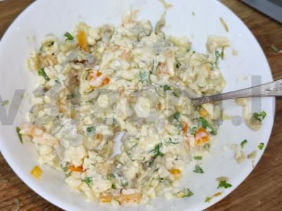 Aštrus grybų, marinuotų agurkų ir sūrio rietas Žingsnis 5