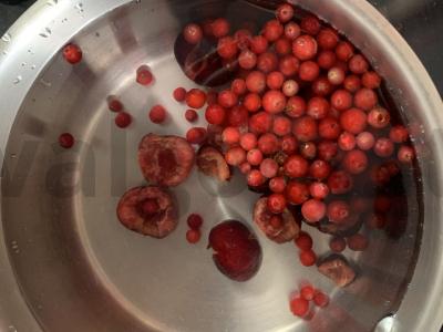 Raudonųjų serbentų, vyšnių ir obuolių kompotas Žingsnis 2