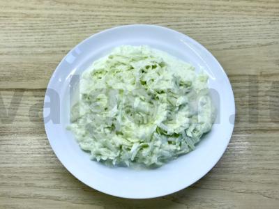 Žaliosios ridikėlių salotos su grietine Žingsnis 4