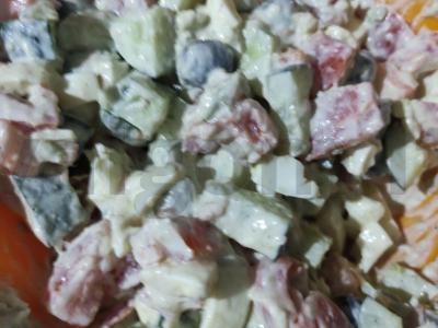 Salotas „Devdas“ su avokadu, feta sūriu ir daržovėmis Žingsnis 5