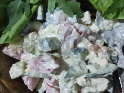 Salotas „Devdas“ su avokadu, feta sūriu ir daržovėmis pagrindine nuotrauka