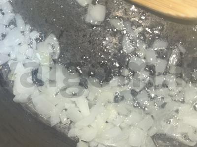 Ryžiai kaip garnyras su sviestu ir prieskoniais Žingsnis 3