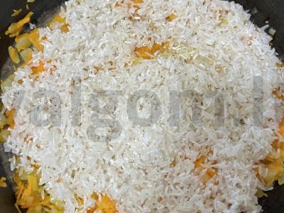 Ryžiai kaip garnyras su sviestu ir prieskoniais Žingsnis 6