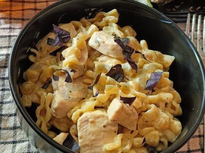 Makaronai su ligūrijos žolelių padažu pagrindine nuotrauka