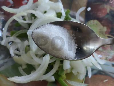 Salotas „Pchadzori“ su žaliu svogūnu Žingsnis 3