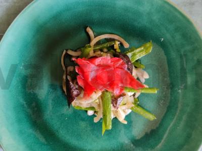 Salotas „Pchadzori“ su žaliu svogūnu pagrindine nuotrauka