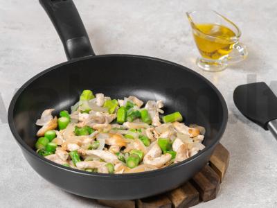 Funchosa su vištiena ir šparaginėmis pupelėmis Žingsnis 1