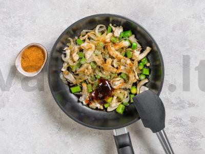 Funchosa su vištiena ir šparaginėmis pupelėmis Žingsnis 2