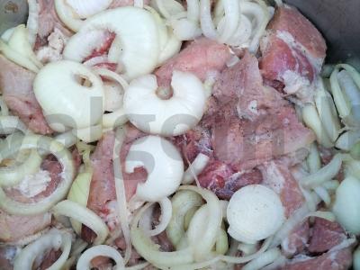 Šašlykas ant mineralinio vandens su svogūnais Žingsnis 2