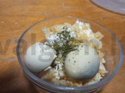 Salotas su traškučiais, kiaušinių tryniais ir varške Žingsnis 2