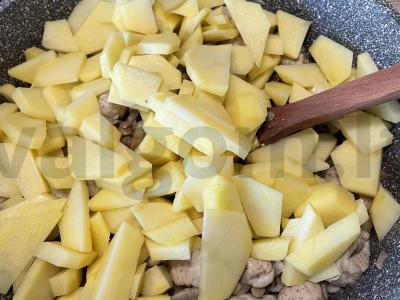 Kepta bulvė su grybais ir vištiena Žingsnis 3