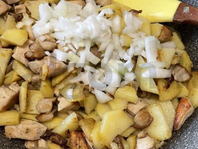 Kepta bulvė su grybais ir vištiena Žingsnis 4