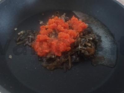 Ryžiai su jūros kopūstais ir lečo lėtoje viryklėje Žingsnis 3