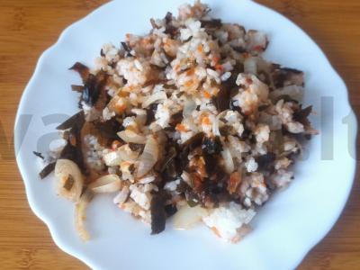 Ryžiai su jūros kopūstais ir lečo lėtoje viryklėje pagrindine nuotrauka