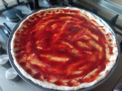 Pica „Barbekiu“ su sūrio rūkyta šonine Žingsnis 1