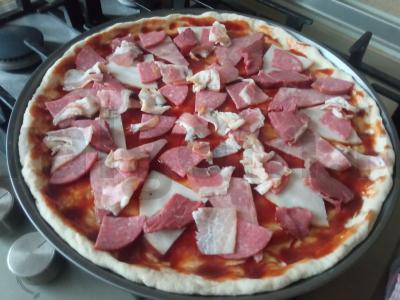 Pica „Barbekiu“ su sūrio rūkyta šonine Žingsnis 2