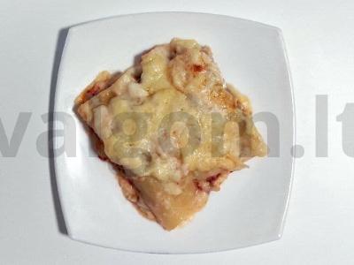 Švelnūs įdaryti kanelloni su bešamelio padažu pagrindine nuotrauka