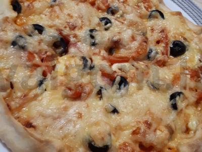 Pica ant plono be mielių tešlos pagrindine nuotrauka