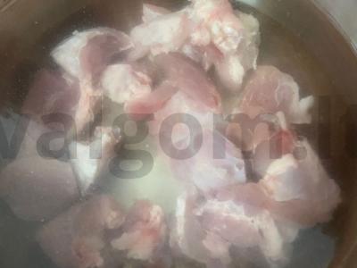 Žirnių sriuba su kiauliena ir daržovėmis Žingsnis 1