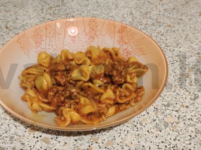 Makaronai su mėsos padažu pagrindine nuotrauka