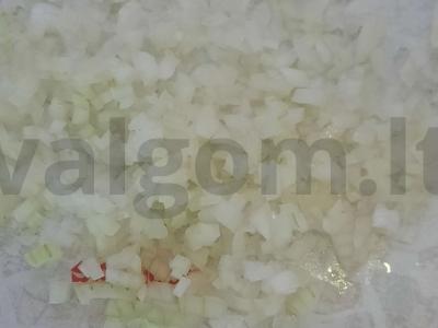 Žuvies salotas su skumbrija, kiaušiniu ir svogūnu Žingsnis 4