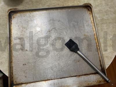 Traški, auksinės spalvos ir puri pica su pieno dešrelėmis Žingsnis 1