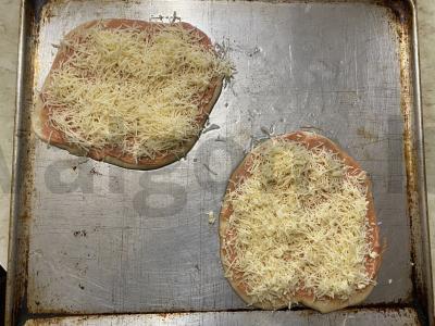 Traški, auksinės spalvos ir puri pica su pieno dešrelėmis Žingsnis 8