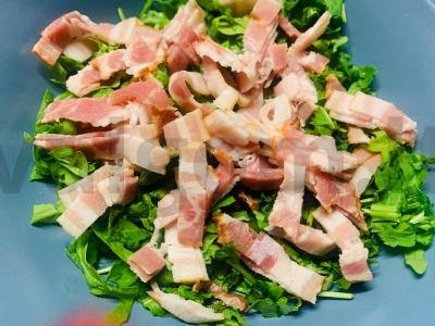 Salotas „Sportinis“ su bekonu, kiaušiniu ir medumi Žingsnis 5