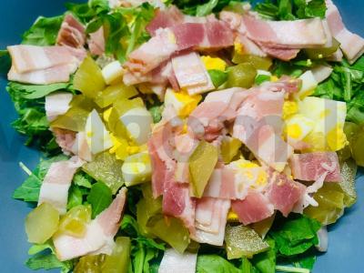 Salotas „Sportinis“ su bekonu, kiaušiniu ir medumi Žingsnis 8