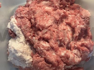 Česnakiniai mėsos dešrelės Žingsnis 1