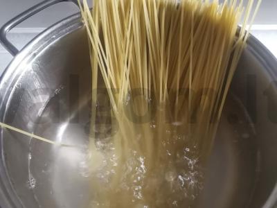 Makaronų pyragas kaip vaikų darželyje Žingsnis 1