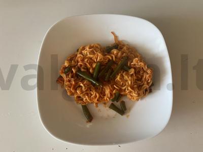 Pomidorų daržovių greito paruošimo makaronai pietums pagrindine nuotrauka