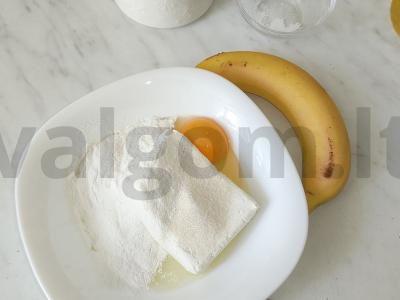 Sūrio blynai su bananais ant ryžių miltų Žingsnis 1