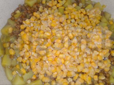 Skani troškinys su kukurūzais ir lęšiais Žingsnis 3