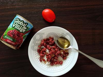 Salotos su raudonaisiais pupelėmis ir pomidorais Žingsnis 4