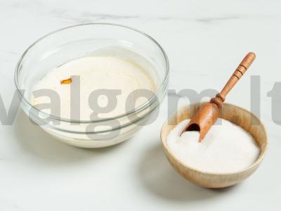 Spanguolių pyragas su grietine Žingsnis 2