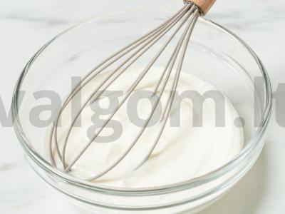 Spanguolių pyragas su grietine Žingsnis 6